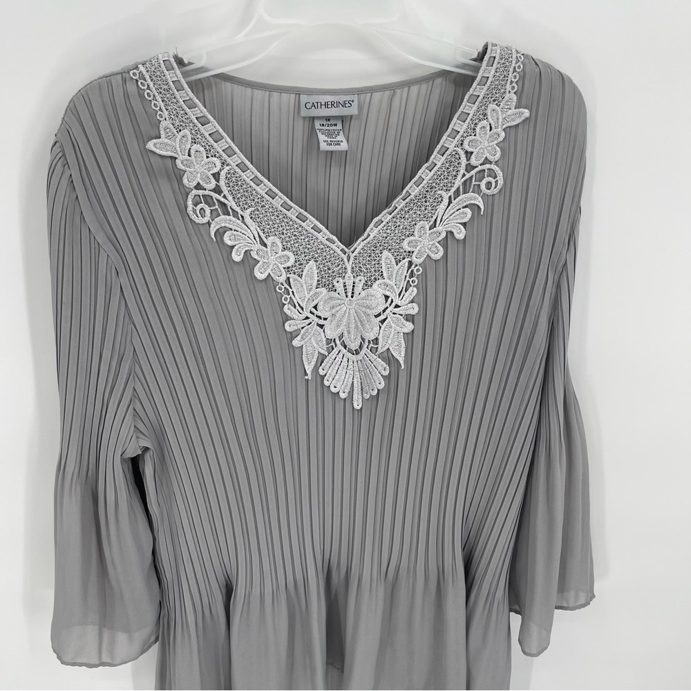 Catherine’s Women’s Gray Pleated Peplum Top Size 1X Floral Neckline Bell Sleeves - Picture 4 of 10